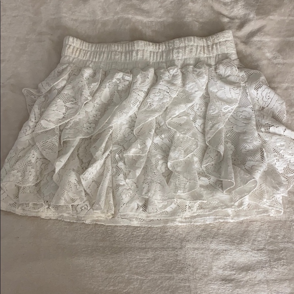 White lace skirt with elastic band